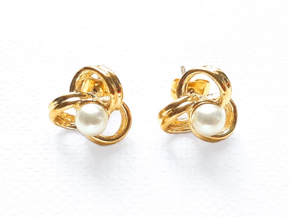 Pretty Vintage Earrings, 1980s Gold tone Pearl Stud Earrings, Preloved  Pearl Stud Earrings, 1980s Rope Style Gold tone Pearl Stud Earring