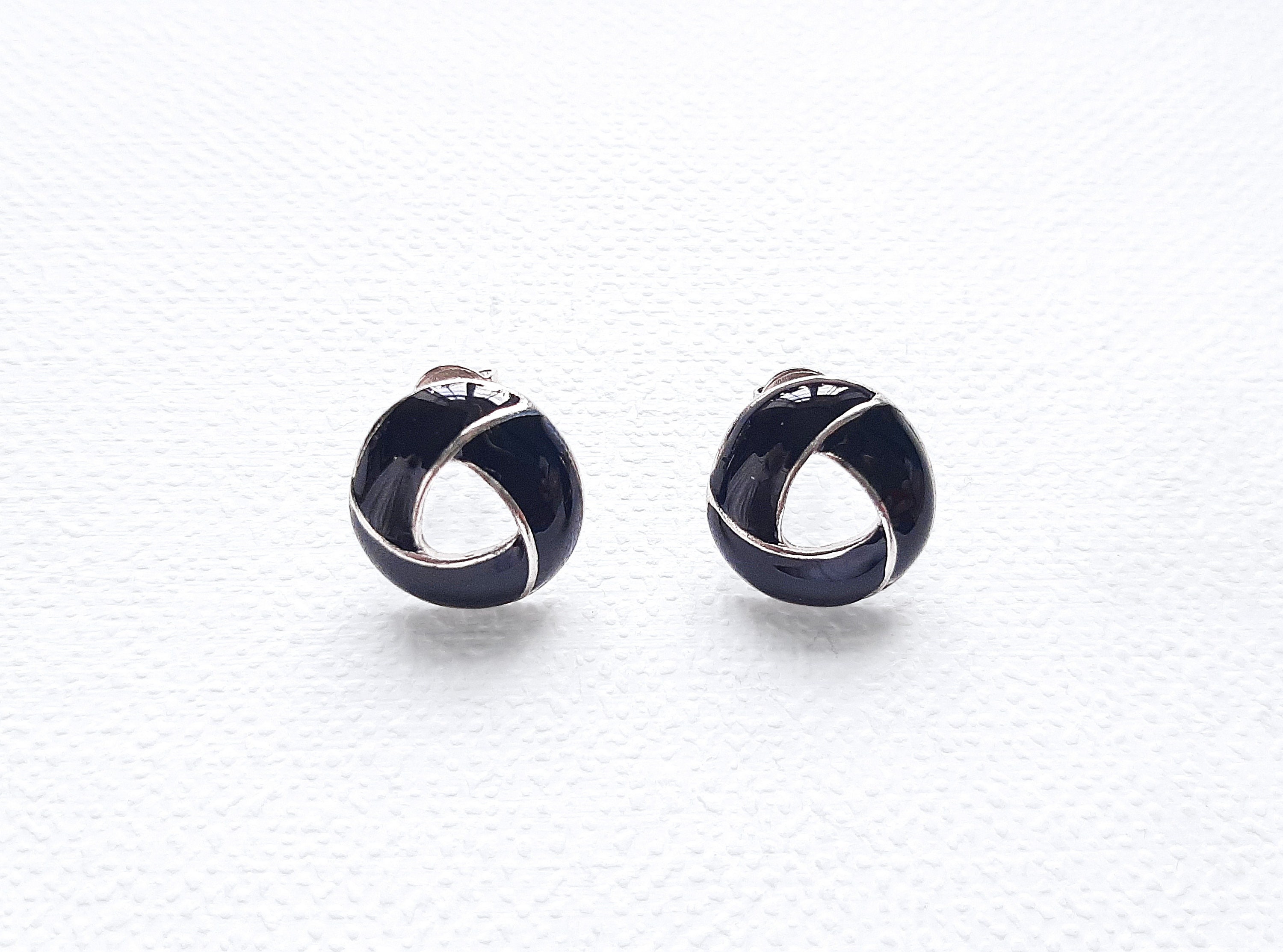 Vtg Enamel Earring Vtg Black Enamel Earring Vtg Knot Design Etsy UK