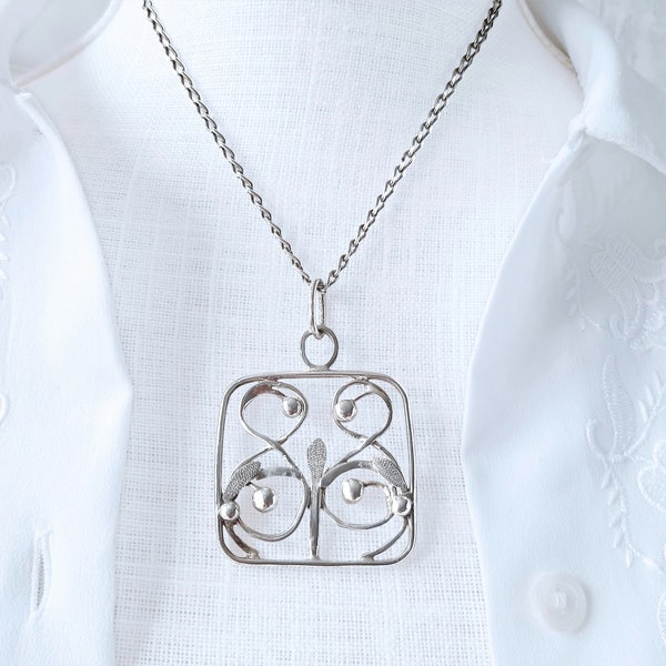 Stunning 1970s Pendant and Chain, Stunning Modernist Pendant, Floral Inspired Modernist Pendant, Diamond Cut Flat Curb Necklace With Pendant
