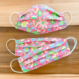 Flower Face Mask / 100% cotton / 3 Layers / Pellon Interfacing / Reusable / Elastic straps / Made in USA