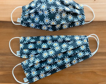 Daisy Flower Face Mask / 100% cotton / 3 Layers / Pellon Interfacing / Elastic straps / USA / Spoonflower Fabric