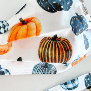 Watercolor Pumpkins Face Mask / 100% cotton / 3 Layers / Pellon Interfacing / Elastic straps / USA / Spoonflower Fabric immagine 3