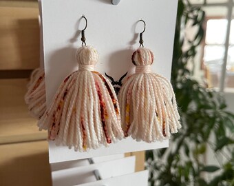 Speckle Yarn Tassel Earrings