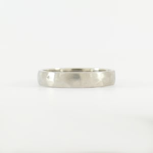 Men&#39;s wedding ring, made of platinum 950 with forged surface and a width of 4.10 mm