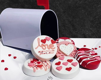 Valentine's Chocolate Covered Oreos