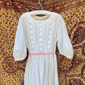 XS White Dress Embroidered Dress 24&quot;w Full Sleeves