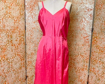 50s Vintage Red Slip 36 Val Mode Side Zipper