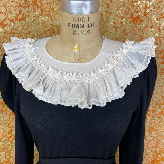 Vintage White Ruffled Collar with Floral Applique - image 2