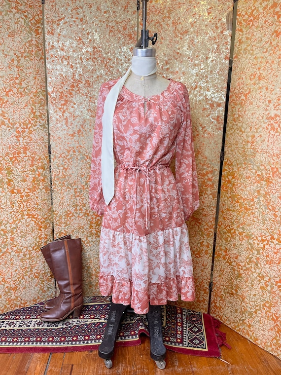 70s Lovely Leaf Print Dress M Tiered Skirt