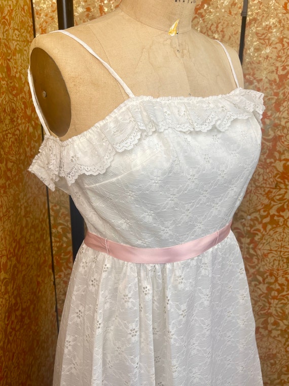 XXS White Lace Prom Dress 1970s Eyelet Gown - image 4