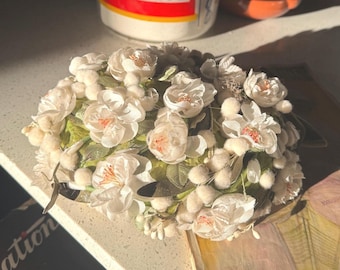 60s Vintage Flower Topped Hat Ladies Lily of the Valley Pillbox Hat