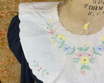 Vintage Embroidered Linen Collar