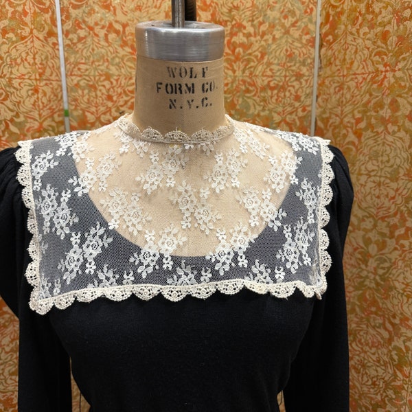 Vintage Square Lace Collar