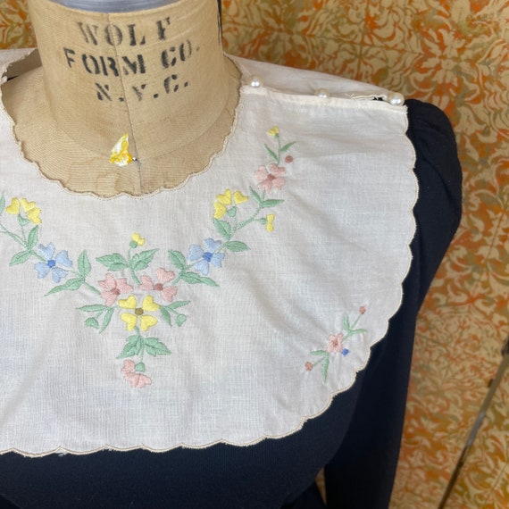 Vintage Embroidered Linen Collar - image 2