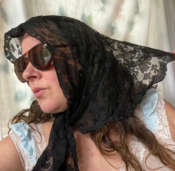 Vintage Black Lace Mantilla Black Lace Headscarf - image 1