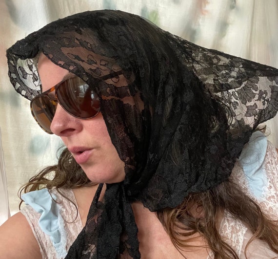 Vintage Black Lace Mantilla Black Lace Headscarf - image 4