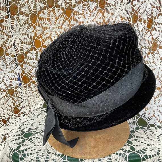 60s Vintage Black Velvet Bucket Hat Veiled - image 4
