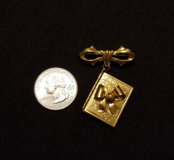 Vintage Locket Brooch Pin ~ 1940s Gold Book Locke… - image 3