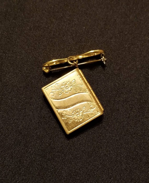 Vintage Locket Brooch Pin ~ 1940s Gold Book Locke… - image 4