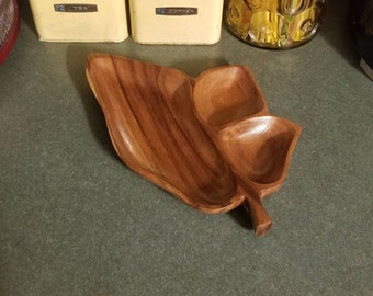 Vintage Wood Tray Handcarved Wooden Leaf Trinket Tray Catch-all 1970s Tray Retro Decor Boho Home Decor Simple Figural Nature Decor