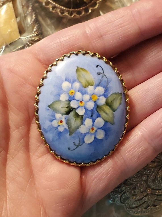 Vintage Flower Cameo Brooch Pin Oval Blue Floral B