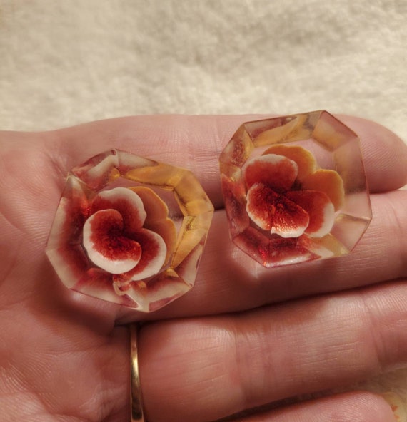 Vintage Lucite Flower Earrings 1950s Floral Lucit… - image 3