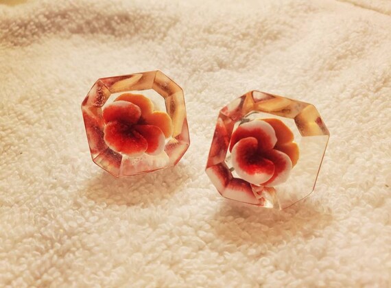 Vintage Lucite Flower Earrings 1950s Floral Lucit… - image 1