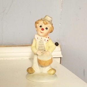 Vintage Artmark Clown Figurine: Ceramic Drummer Boy, Mid Century Decor