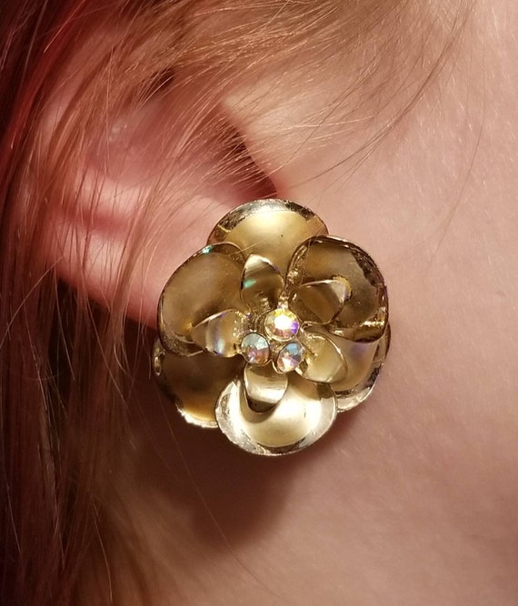 Vintage Flower Earrings Rhinestone & Gold Floral E