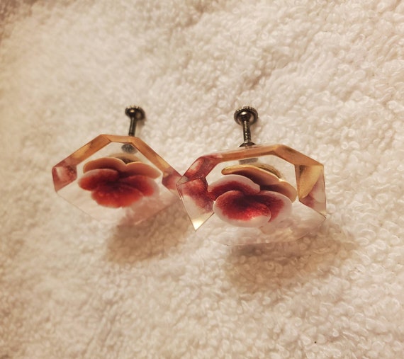Vintage lucite jewelry deals