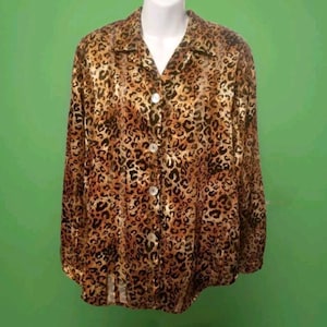 Vintage Leopard Print Women&#39;s Button Up Blouse 1980s Size Large Top Longsleeve Shirt Clothing