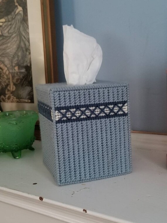 Vintage tissue box cover - White with blue design 1