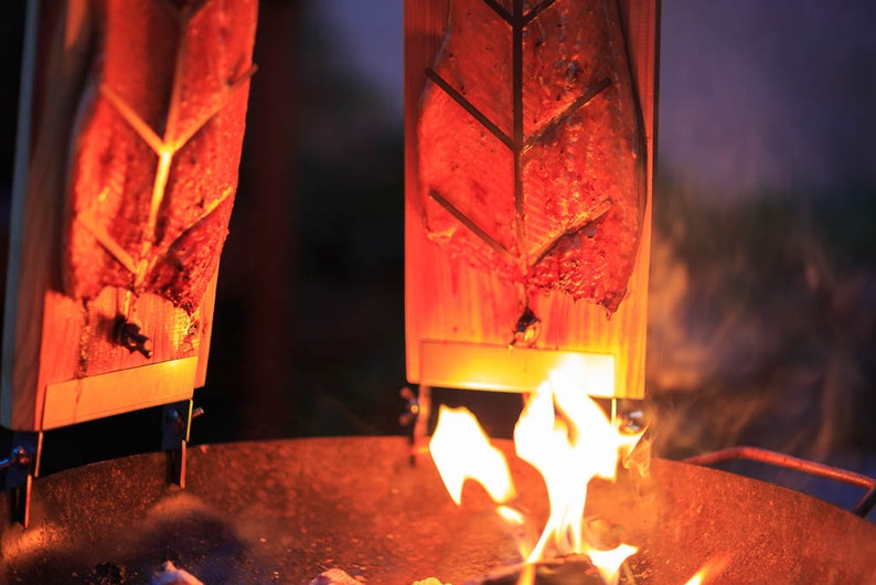 Flammlachsbrett rustikal für Grill und Feuerschale von Hand gemachter Artikel Bild 9