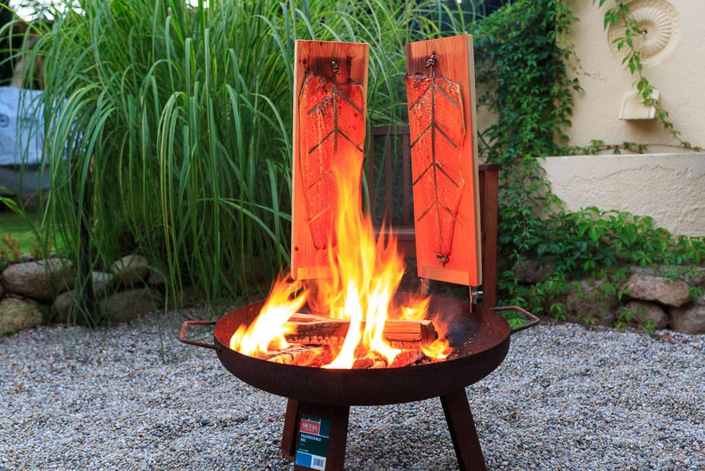 Flammlachsbrett rustikal für Grill und Feuerschale von Hand gemachter Artikel Bild 5