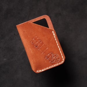 Cartera rústica hecha a mano de cuero con arnés de grano completo