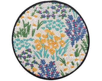 Patch thermocollant rond prairie fleurie | Patchs fleurs colorés, patchs thermocollants fleurs, patchs fleurs années 80, patchs rétro hippie