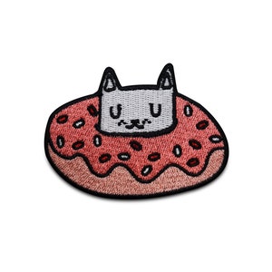Aufnäher Katze schläft in einem Donut Patch zum Aufbügeln | Cat Patches Flicken, Bügelpatch, Tiere Bügelbild, Katzen Aufbügler Finally Home