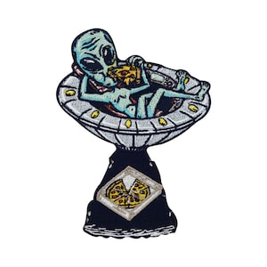 Strykmärke Alien Pizza Service | Roliga UFO-märken, humoristiska strykmärken, matmärken, sy-på-märken, rymdstrykmärken Äntligen hemma