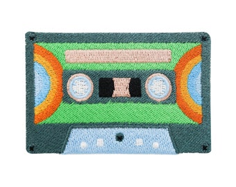 Toppa termoadesiva - Cassetta verde | Toppe retrò, Trasferibili termoadesivi vintage, Toppa termoadesiva old school, Toppa di musica rock, Toppa disco anni '80