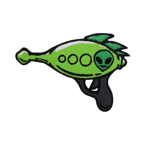 Strijkpatch - Alien Gun | UFO-patches, strijkpatch met ruimtewapen, strijkpatch met maan, NASA-patch, planeetpatch, Eindelijk Thuis