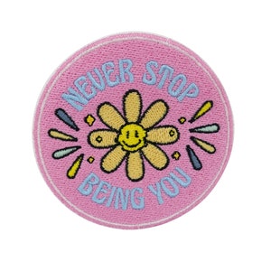 Patch zum Aufbügeln Never Stop Being You Blume | Flower Patches, Blüten Bügelbild, Retro Flicken zum Aufnähen, Aufnäher Finally Home