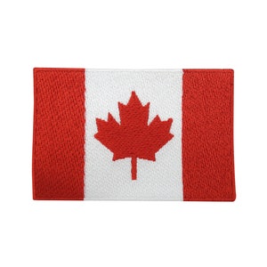Peut inclure: Un écusson brodé représentant le drapeau canadien avec une feuille d'érable rouge sur fond blanc.
