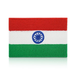 Könnte beinhalten: Ein gestickter Aufnäher der indischen Flagge. Die Flagge ist rot, weiß und grün mit einem blauen Rad in der Mitte.