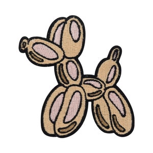 Könnte beinhalten: Ein beige- und rosafarbener gestickter Bügelaufkleber mit einem Ballontier in Form eines Hundes.