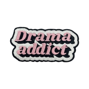 Patch zum Aufbügeln - Drama Addict | Retro Rosa Patches, Lustiges Girl Bügelbild, Pinker Flicken, Mädchen Sprüche Aufnäher Finally Home