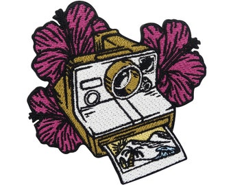 Hawaii Polaroid Camera Iron-On Patch | Patchs rétro, thermocollant vintage, patch thermocollant fleur old school, patch fleur, soleil enfin à la maison