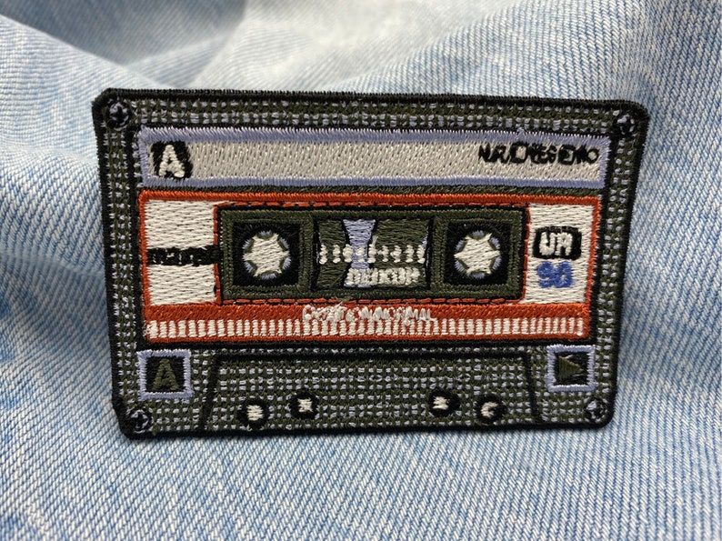 Patch zum Aufbügeln Rote 80er Kassette Musik, Vintage, Retro, Oldschool Patches, Bügelflicken, Flicken Aufnäher Kassetten CD Finally Home Bild 3