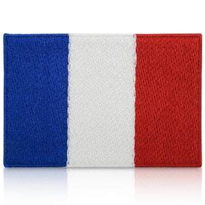 Könnte beinhalten: Gestickter Aufnäher mit der französischen Flagge. Der rechteckige Aufnäher zeigt vertikale Streifen in Blau, Weiß und Rot. Die Farben sind lebendig, und die Textur deutet auf ein Stoff- oder Textilmaterial hin.