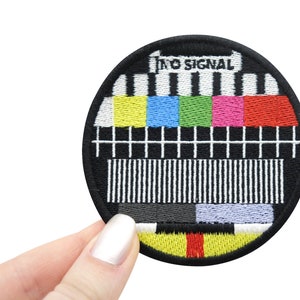 Patch thermocollant No Signal Retro TV Patchs old school, patchs thermocollants vintage, patchs classiques, patchs thermocollants cool Enfin à la maison image 2