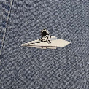 Patch zum Aufbügeln Astronaut auf Papierflieger Lustiger Weltraum Patches, Alien Bügelflicken, Nasa Flicken, Ufo Aufnäher für Klamotten Bild 3